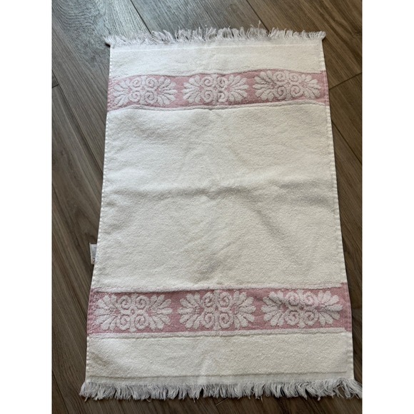 CANNON Other - Vintage Cannon Santa Cruz White Pink Floral Damask Fringe Hand Towel Made in USA